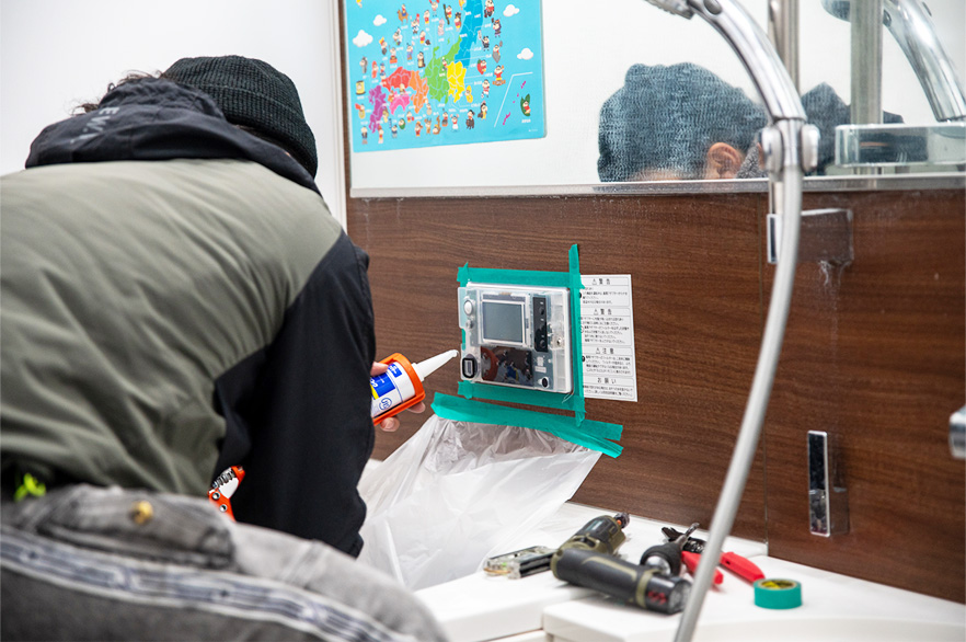 屋内の養生とリモコン周りの施工