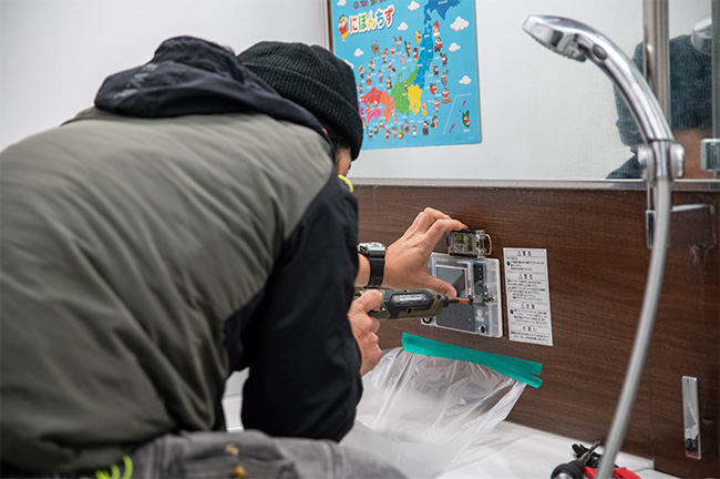 お風呂での施工の様子